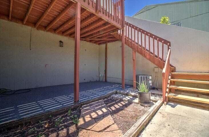 待售: $165,000 (2 贝兹, 1 浴室, 864 平方英尺)