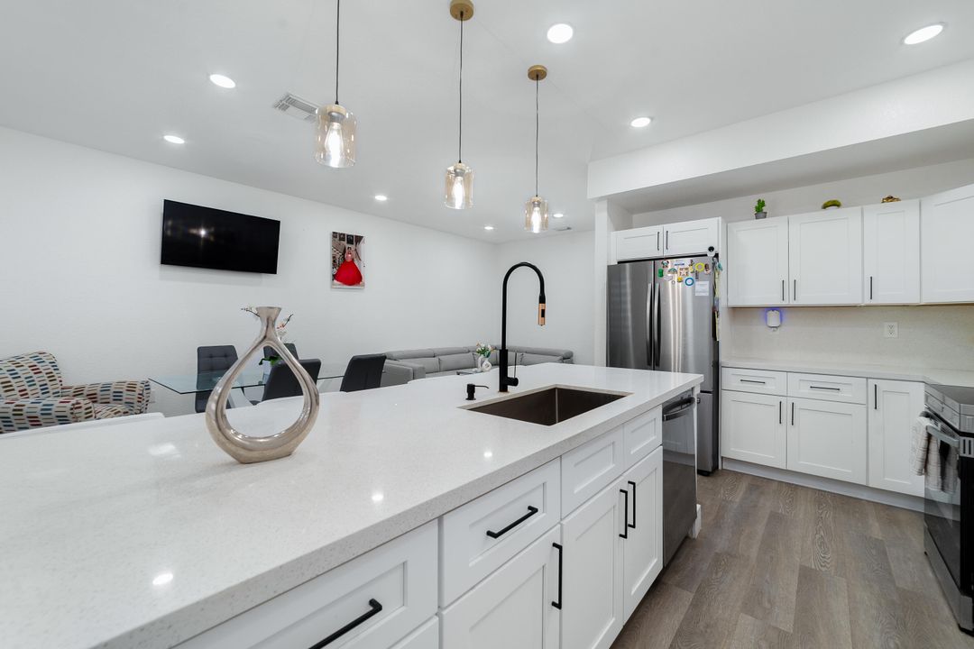 For Sale: $440,000 (4 beds, 2 baths, 1716 Square Feet)