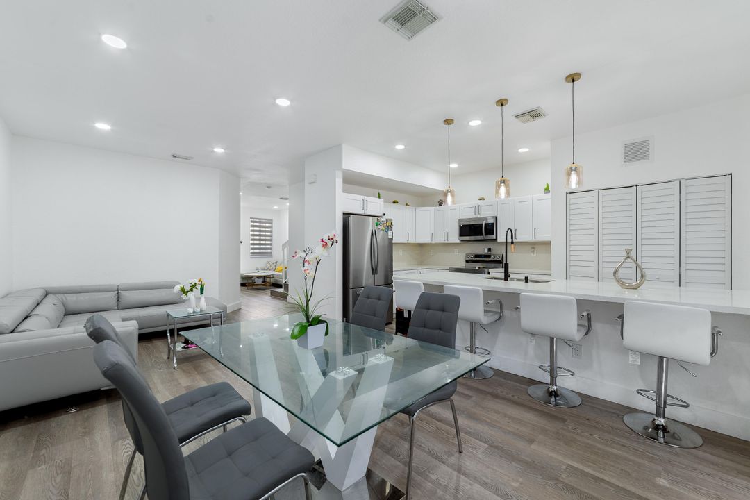 For Sale: $440,000 (4 beds, 2 baths, 1716 Square Feet)