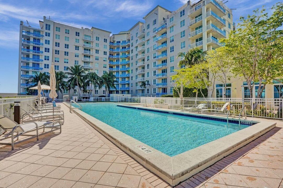 待售: $349,999 (1 贝兹, 1 浴室, 805 平方英尺)