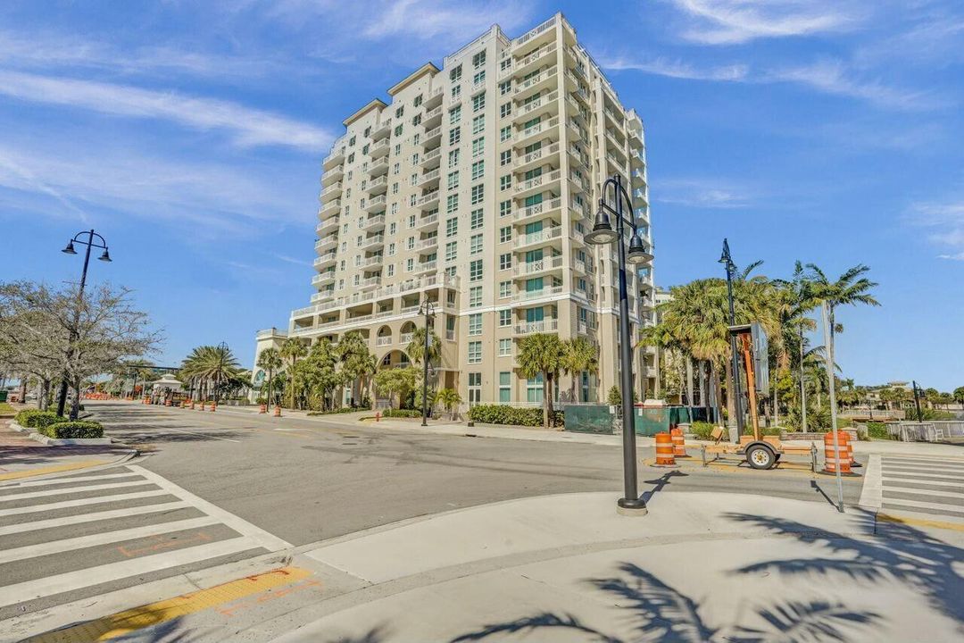 待售: $349,999 (1 贝兹, 1 浴室, 805 平方英尺)