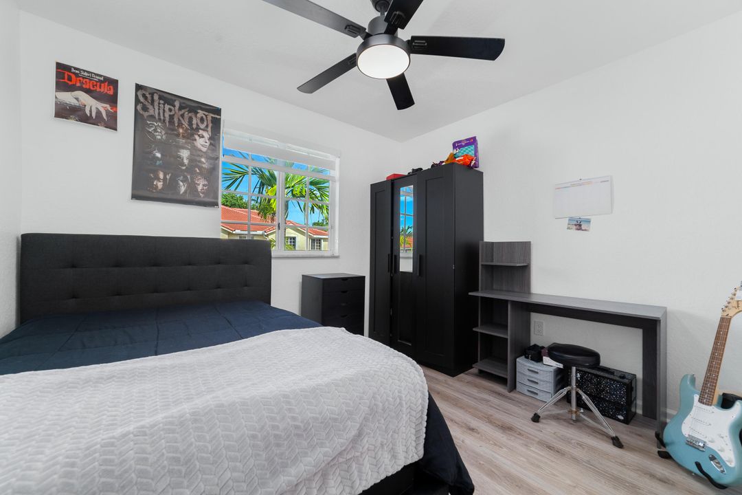 For Sale: $440,000 (4 beds, 2 baths, 1716 Square Feet)