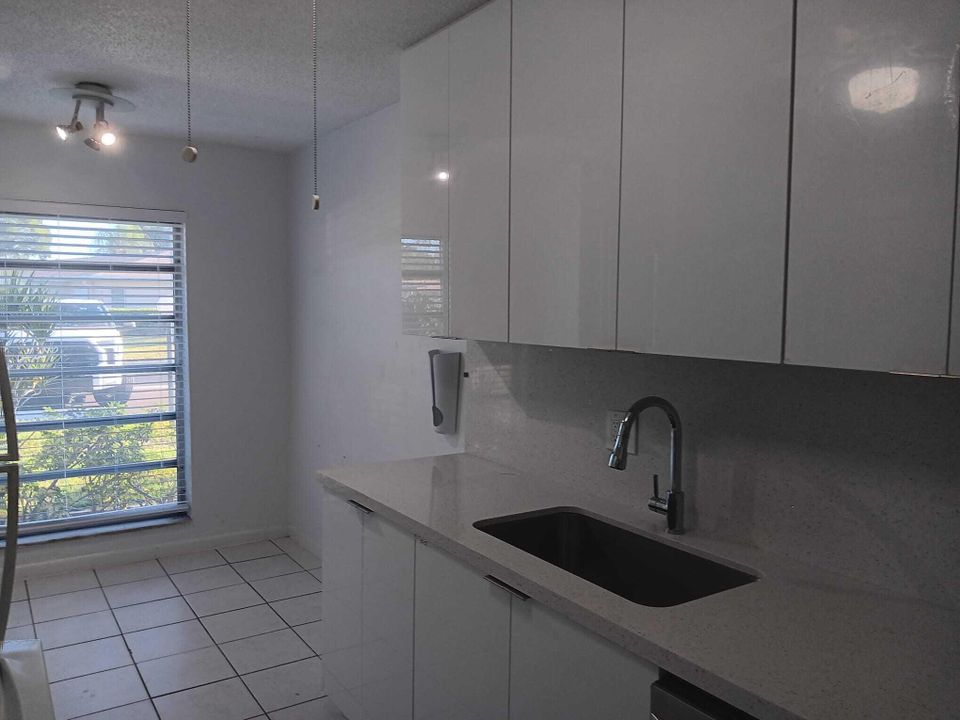 For Rent: $2,000 (2 beds, 2 baths, 1332 Square Feet)