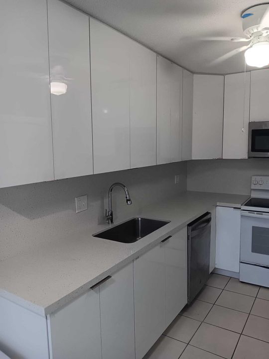 For Rent: $2,000 (2 beds, 2 baths, 1332 Square Feet)