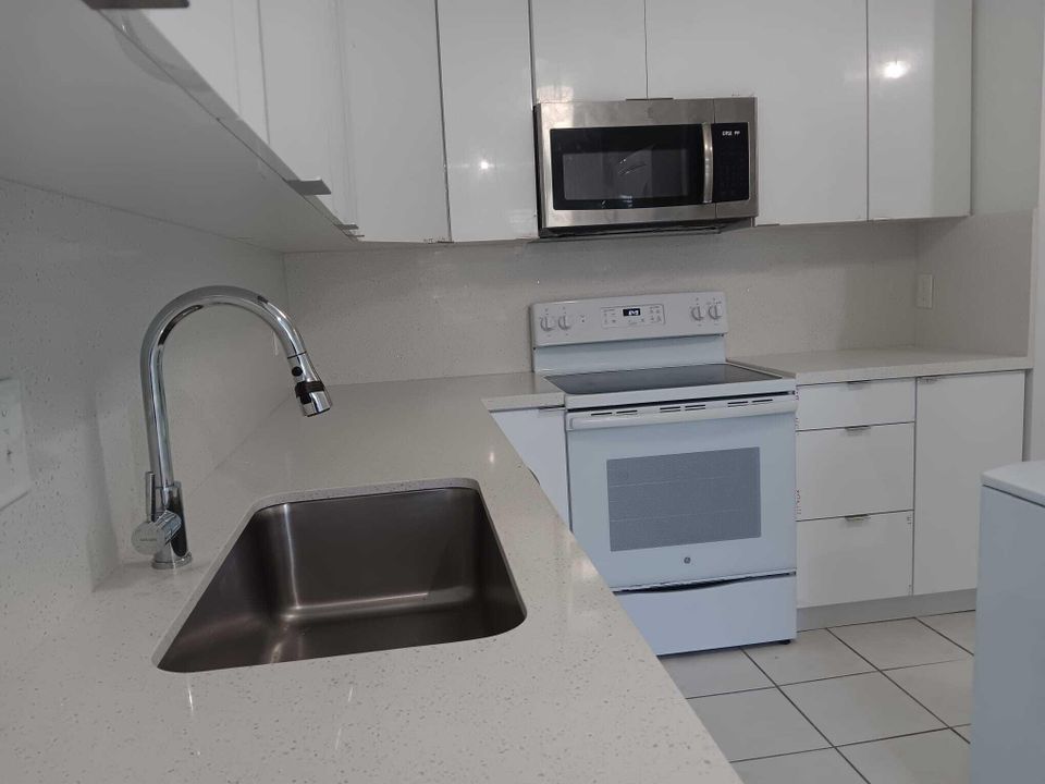 For Rent: $2,000 (2 beds, 2 baths, 1332 Square Feet)