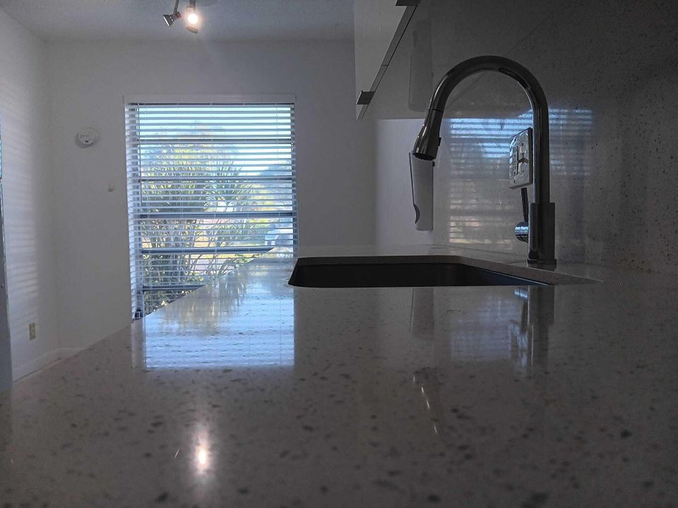 For Rent: $2,000 (2 beds, 2 baths, 1332 Square Feet)