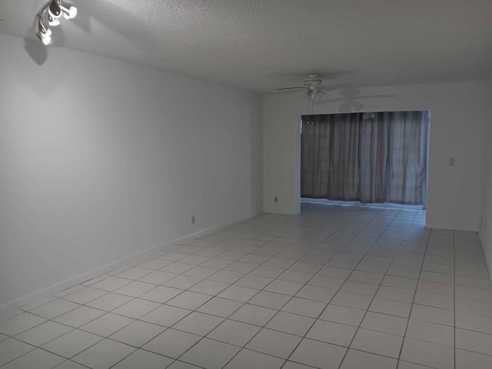 For Rent: $2,000 (2 beds, 2 baths, 1332 Square Feet)