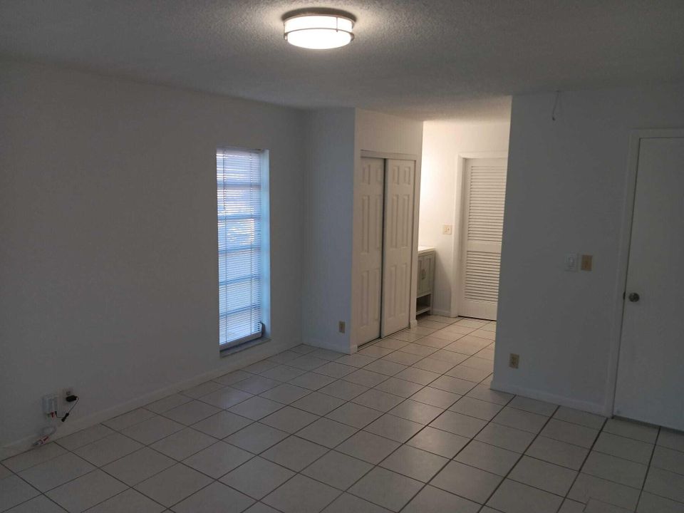 For Rent: $2,000 (2 beds, 2 baths, 1332 Square Feet)