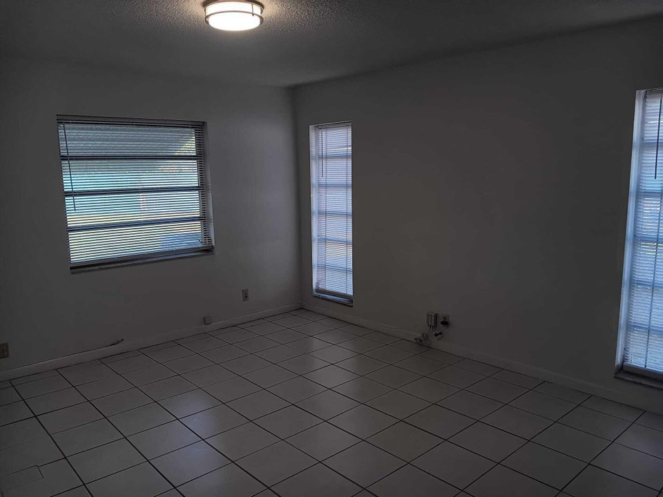 For Rent: $2,000 (2 beds, 2 baths, 1332 Square Feet)
