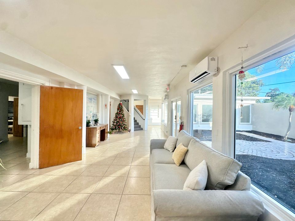 For Sale: $1,500 (0 beds, 0 baths, 700 Square Feet)