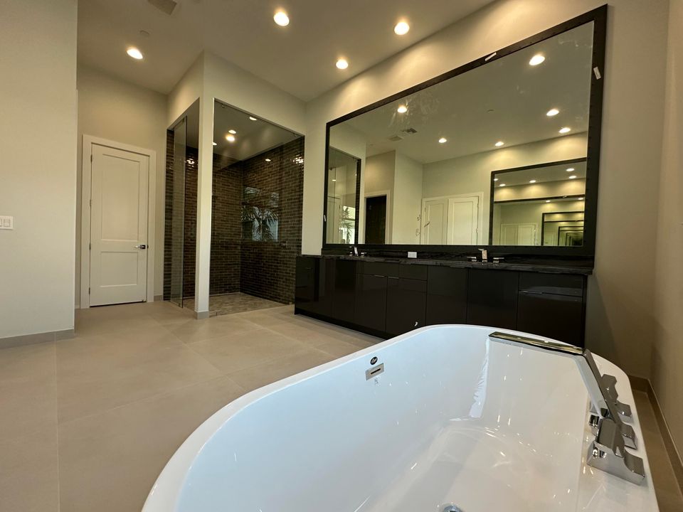 For Sale: $3,172,687 (5 beds, 6 baths, 6033 Square Feet)