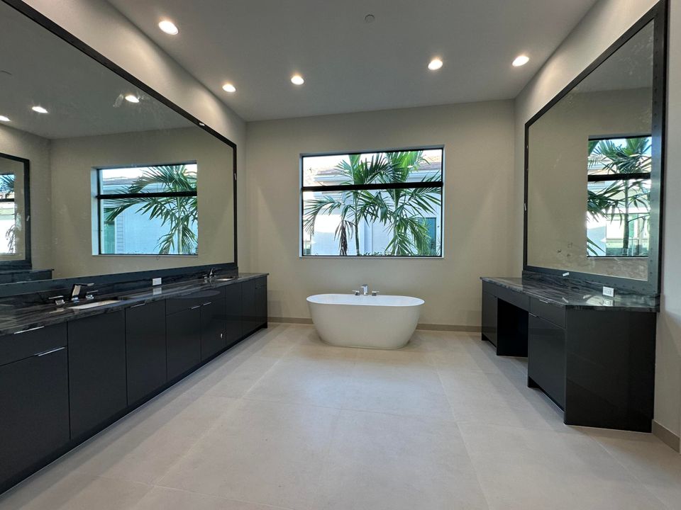 For Sale: $3,172,687 (5 beds, 6 baths, 6033 Square Feet)