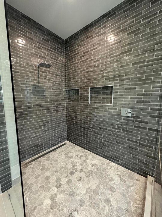 For Sale: $3,172,687 (5 beds, 6 baths, 6033 Square Feet)