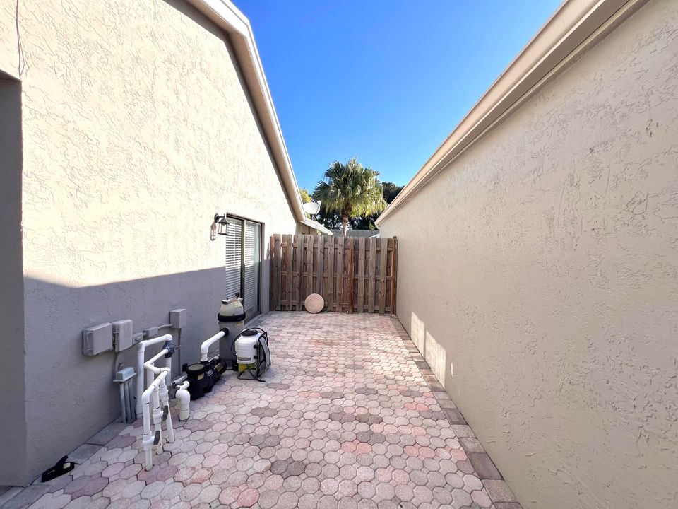 For Sale: $630,000 (3 beds, 2 baths, 1672 Square Feet)