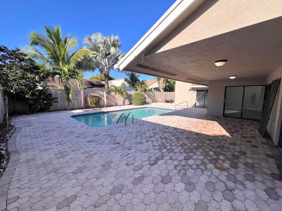 For Sale: $630,000 (3 beds, 2 baths, 1672 Square Feet)