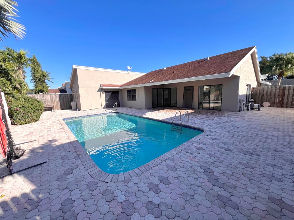 For Sale: $630,000 (3 beds, 2 baths, 1672 Square Feet)