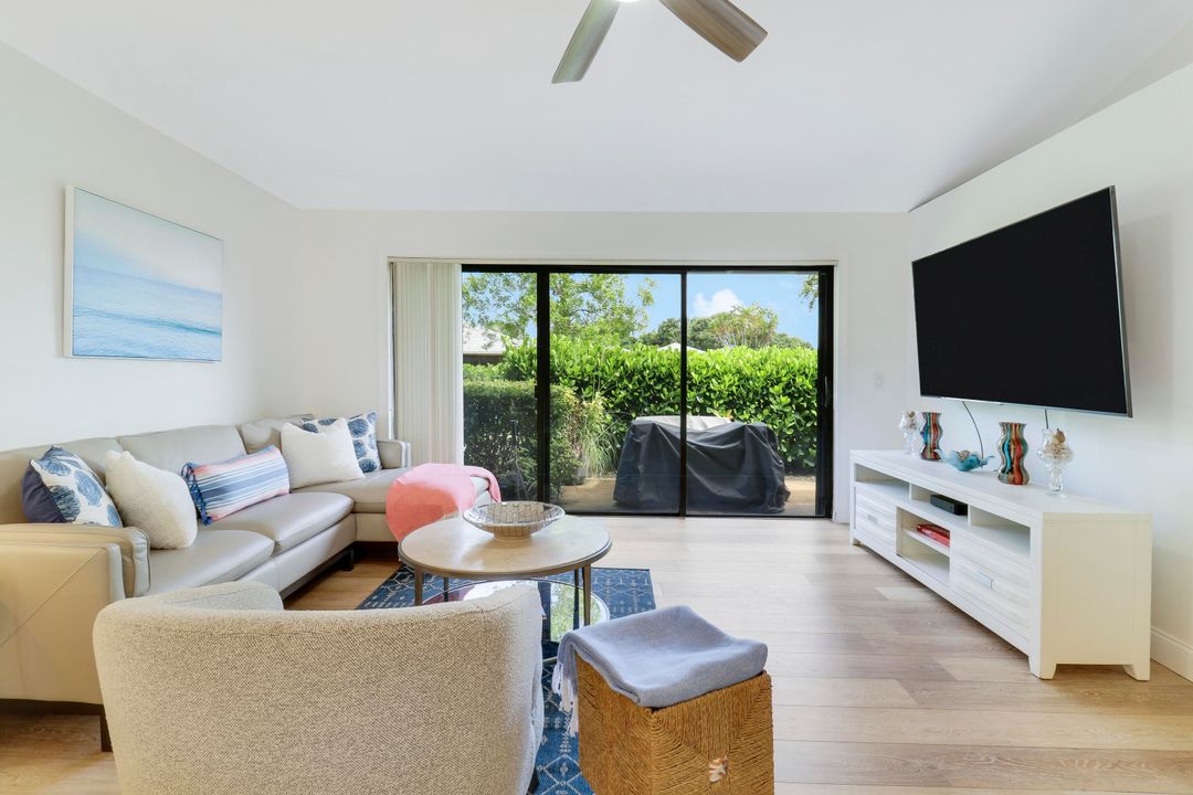 For Rent: $10,000 (2 beds, 2 baths, 1135 Square Feet)