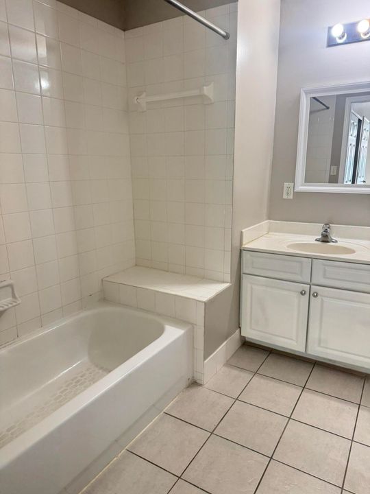 Под контрактом: $1,875 (1 спален, 1 ванн, 719 Квадратных фут)