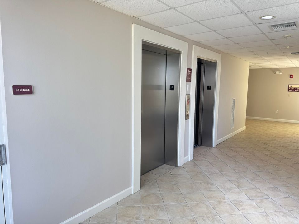 Под контрактом: $1,875 (1 спален, 1 ванн, 719 Квадратных фут)