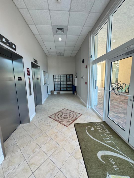 Под контрактом: $1,875 (1 спален, 1 ванн, 719 Квадратных фут)