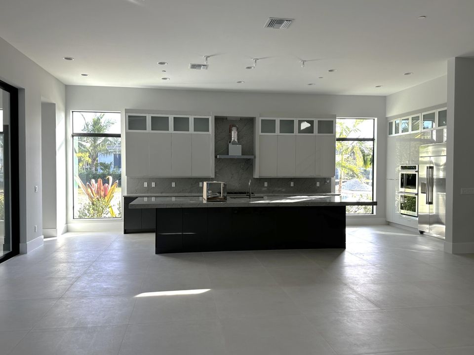 For Sale: $3,172,687 (5 beds, 6 baths, 6033 Square Feet)