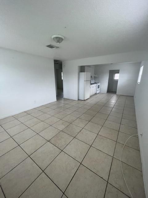 В аренду: $1,850 (2 спален, 1 ванн, 1000 Квадратных фут)