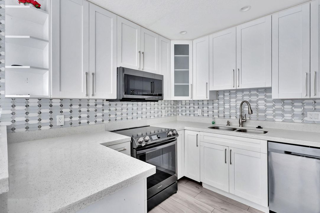 For Rent: $1,900 (2 beds, 1 baths, 775 Square Feet)