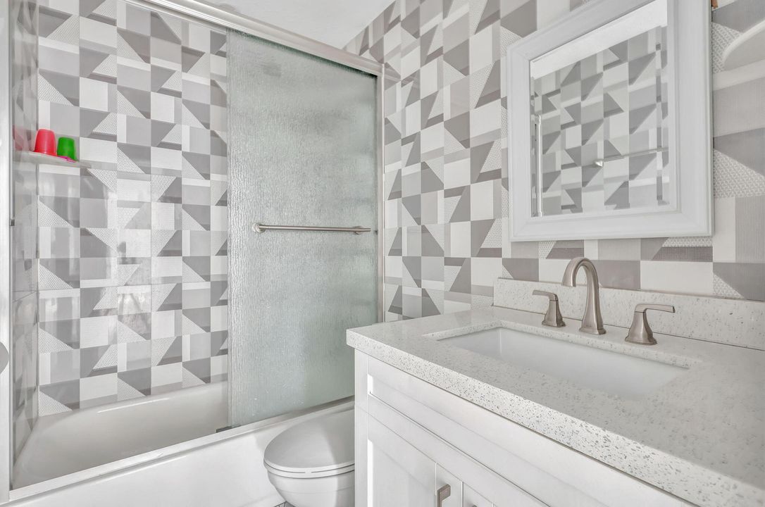 For Rent: $1,900 (2 beds, 1 baths, 775 Square Feet)