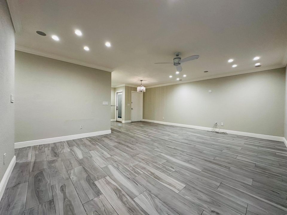 For Rent: $1,900 (2 beds, 1 baths, 775 Square Feet)