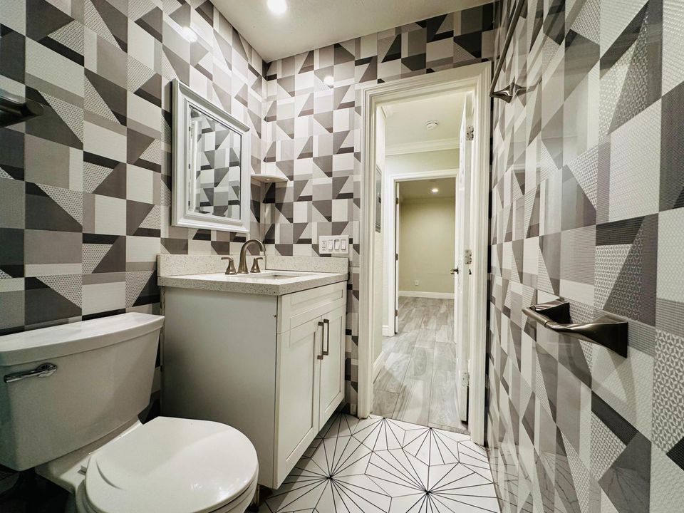 For Rent: $1,900 (2 beds, 1 baths, 775 Square Feet)