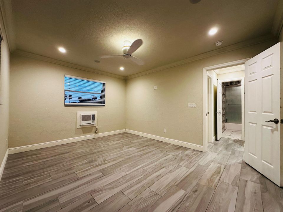 For Rent: $1,900 (2 beds, 1 baths, 775 Square Feet)