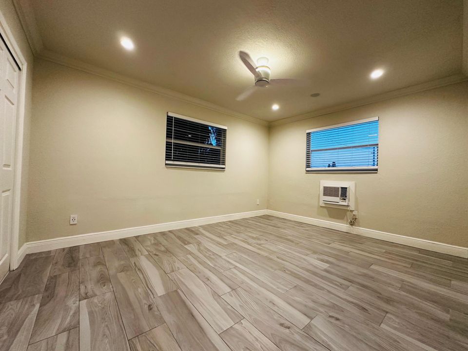 For Rent: $1,900 (2 beds, 1 baths, 775 Square Feet)