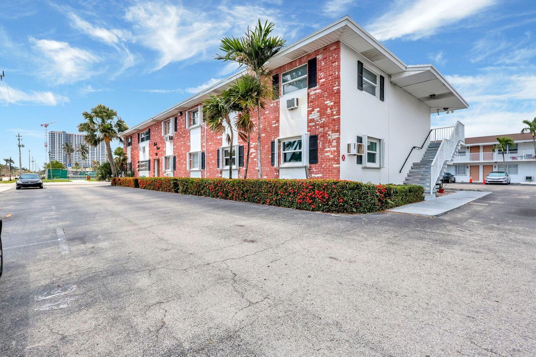 For Rent: $1,900 (2 beds, 1 baths, 775 Square Feet)