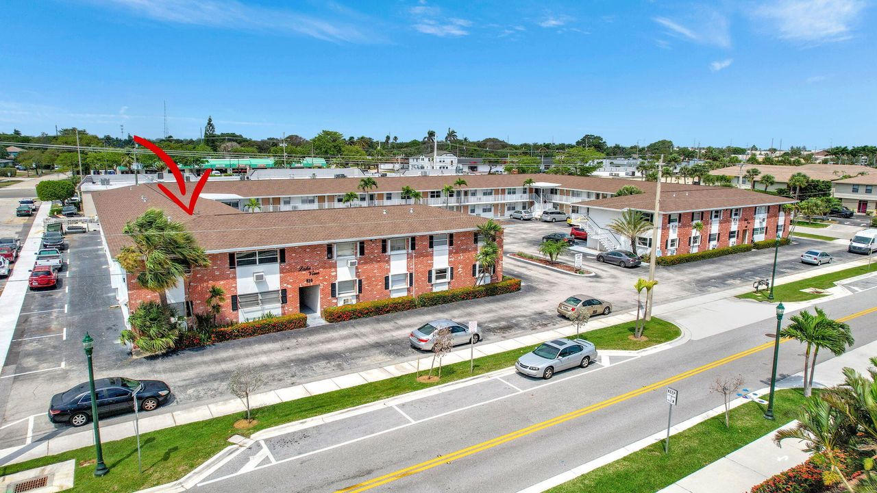 For Rent: $1,900 (2 beds, 1 baths, 775 Square Feet)