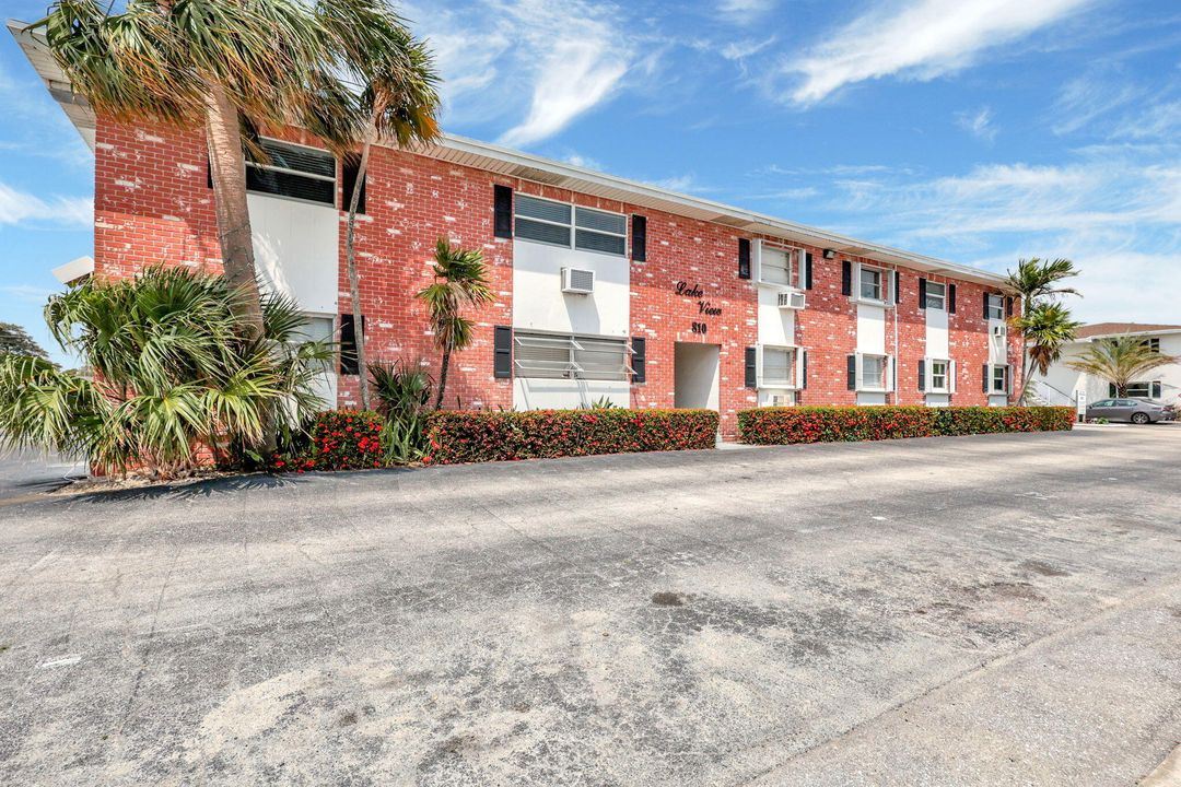 For Rent: $1,900 (2 beds, 1 baths, 775 Square Feet)