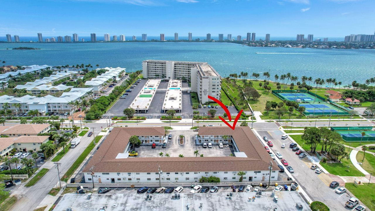 For Rent: $1,900 (2 beds, 1 baths, 775 Square Feet)