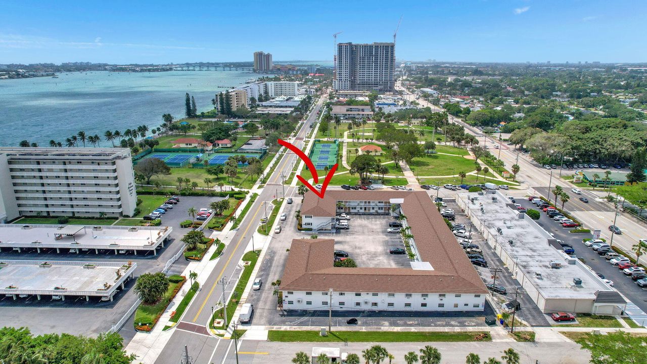 For Rent: $1,900 (2 beds, 1 baths, 775 Square Feet)