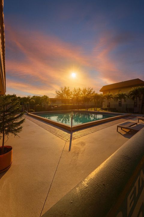 出租: $1,750 (2 贝兹, 2 浴室, 858 平方英尺)