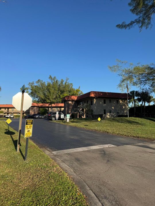 出租: $1,750 (2 贝兹, 2 浴室, 858 平方英尺)