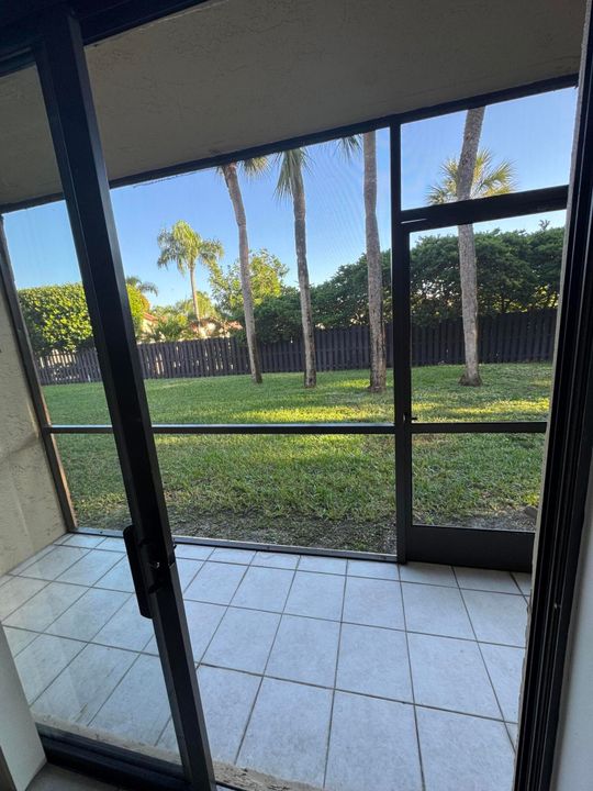 出租: $1,750 (2 贝兹, 2 浴室, 858 平方英尺)