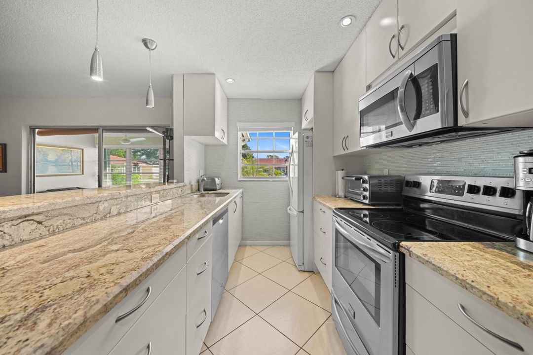 На продажу: $165,000 (1 спален, 2 ванн, 1080 Квадратных фут)