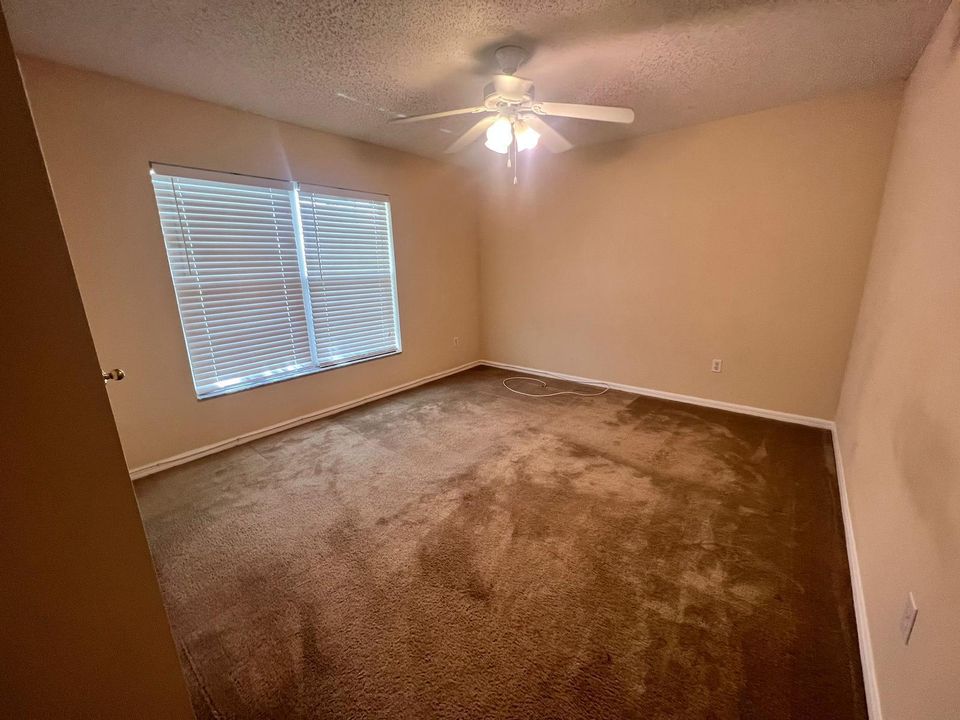 En Renta: $2,700 (4 camas, 2 baños, 2099 Pies cuadrados)