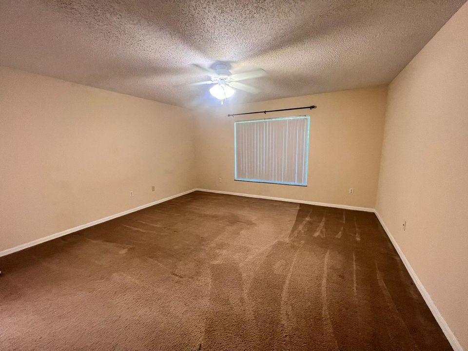 En Renta: $2,700 (4 camas, 2 baños, 2099 Pies cuadrados)