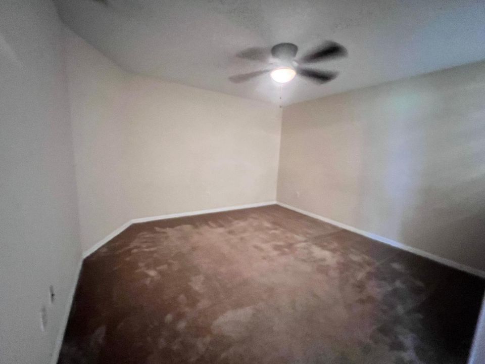 En Renta: $2,700 (4 camas, 2 baños, 2099 Pies cuadrados)