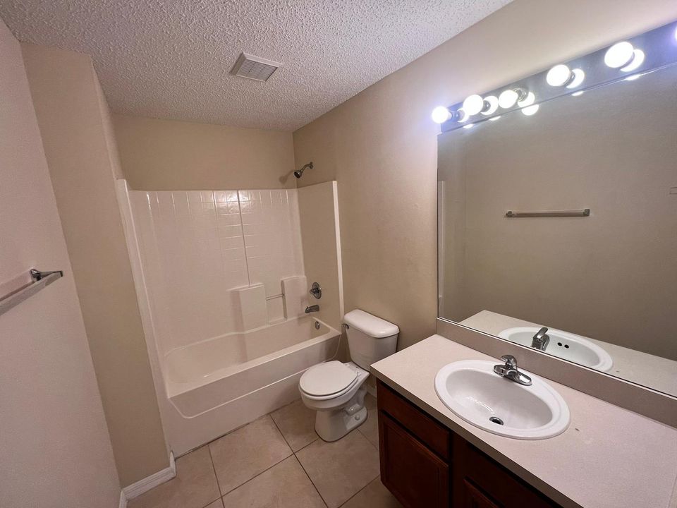 En Renta: $2,700 (4 camas, 2 baños, 2099 Pies cuadrados)