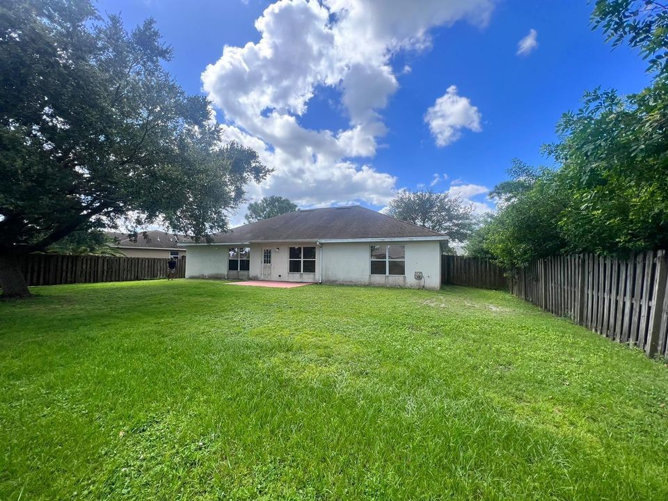 En Renta: $2,700 (4 camas, 2 baños, 2099 Pies cuadrados)