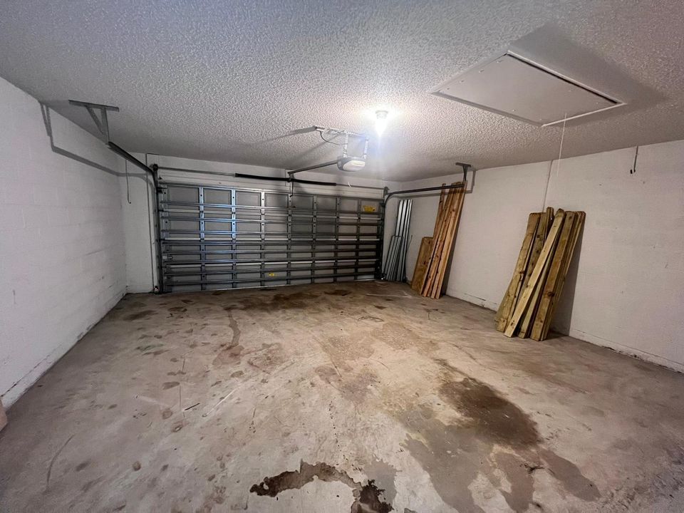 En Renta: $2,700 (4 camas, 2 baños, 2099 Pies cuadrados)