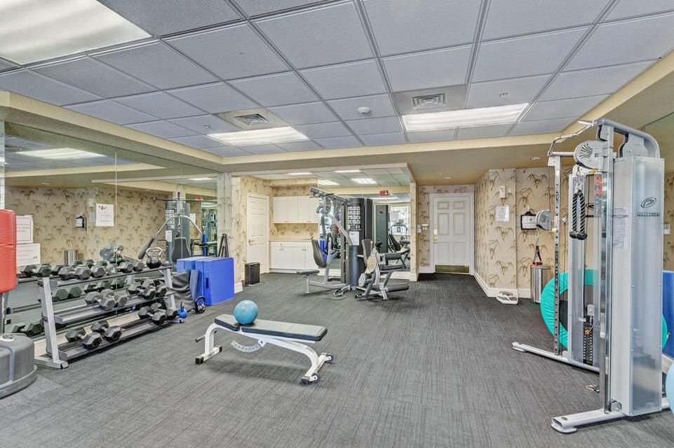 出租: $20,000 (3 贝兹, 3 浴室, 2376 平方英尺)