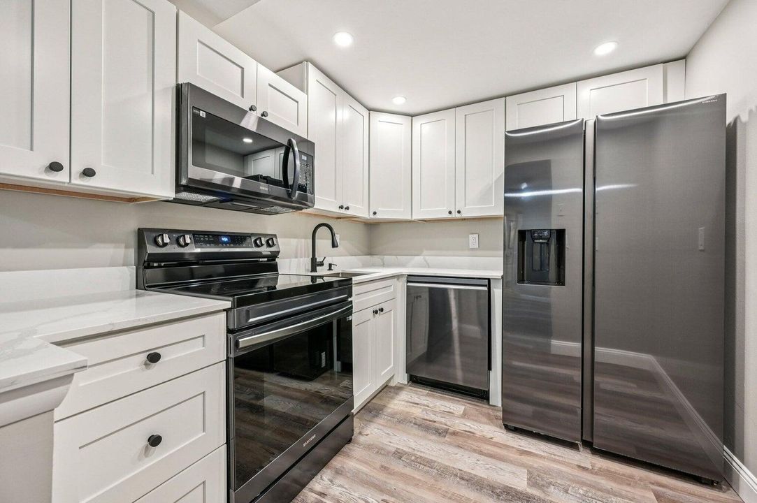 For Rent: $2,800 (2 beds, 2 baths, 936 Square Feet)