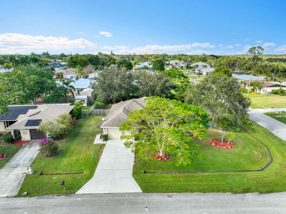 For Sale: $374,900 (3 beds, 2 baths, 1583 Square Feet)